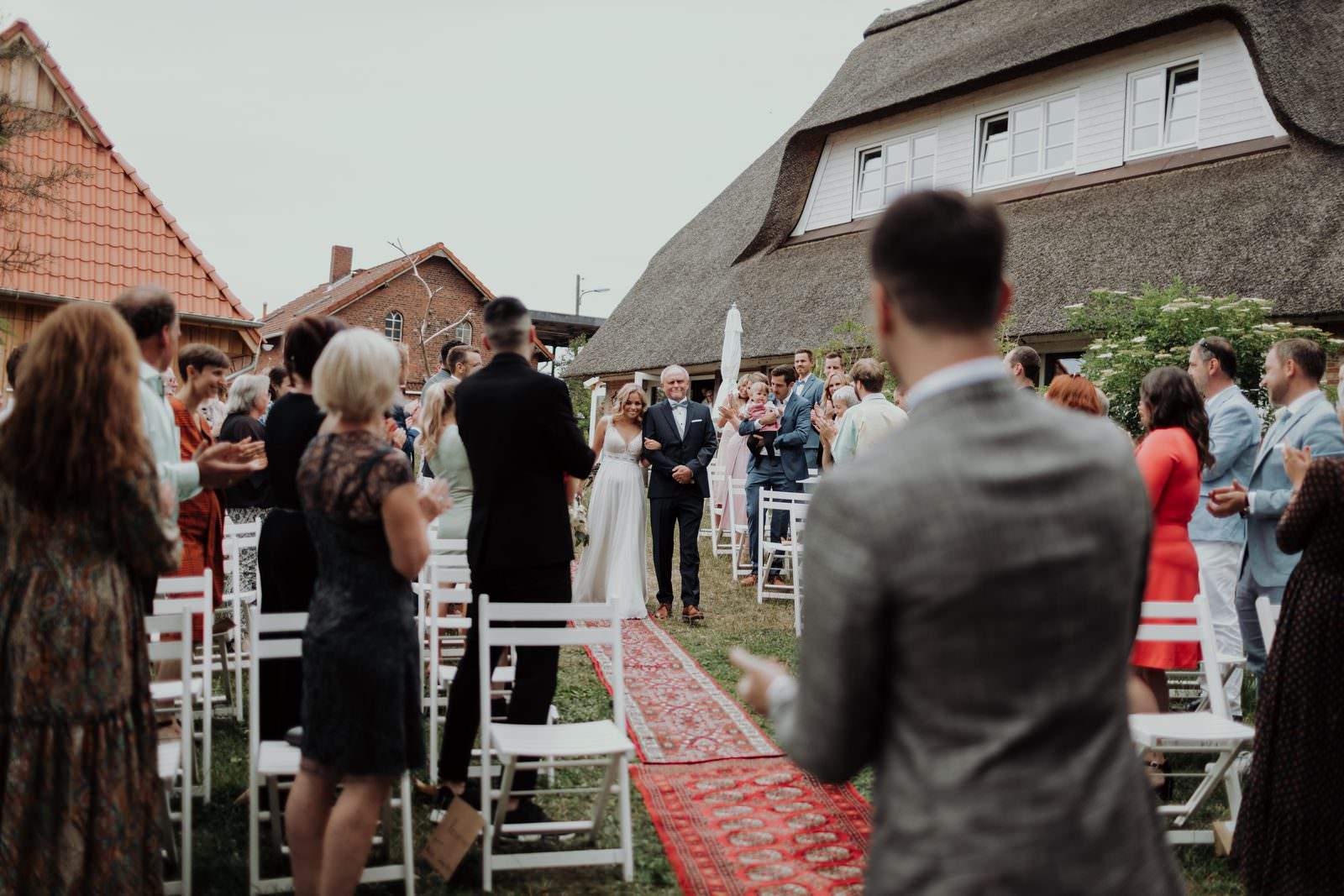 Hochzeitsfotograf Hamburg-Altengamme — Kira und Henning bei der freien Trauung im Haus Anna Elbe